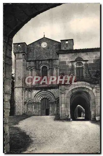 Ansichtskarte AK Abbaye de Bassac Facade de l&#39eglise et entree de l&#39abbaye