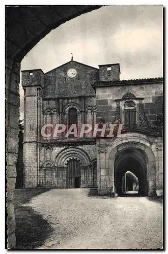 Cartes postales Abbaye de Bassac Facade de l&#39eglise et entree de l&#39abbaye
