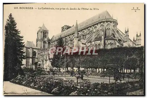 Cartes postales Bourges La cathedrale vue prise du jardin de l'Hotel de ville