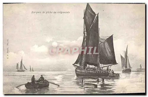 Cartes postales Bateau de peche Barque de peche au crepuscule