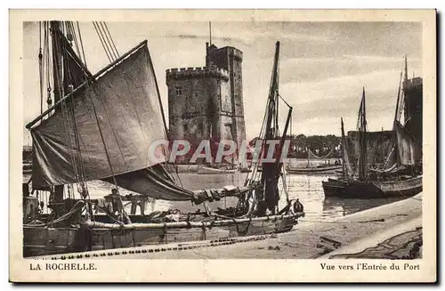 Cartes postales Bateau de peche La Rochelle Vue vers l'entree du port