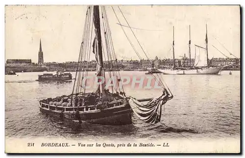 Cartes postales Bateau de peche Bordeaux Vue sur les quais pres de la Bastide