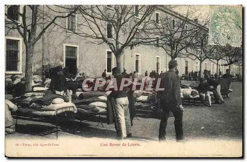 Cartes postales Militaria Une revue de literie