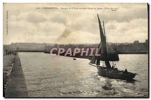 Ansichtskarte AK Bateau de peche Cherbourg Barque de peche rentrant dans les jetees Effet de nuit