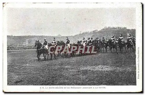 Cartes postales Militaria SM La reine Helene et le president arrivant a la revue