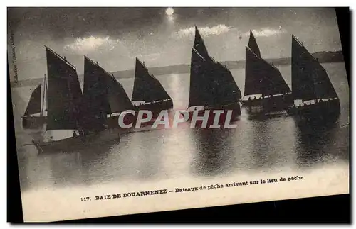 Cartes postales Bateau de peche Rade de Douarnenez Bateaux de peche arrivant sur le lieu de peche