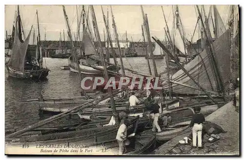 Ansichtskarte AK Bateau de peche Les Sables d&#39olonne Bateau de peche dans le port