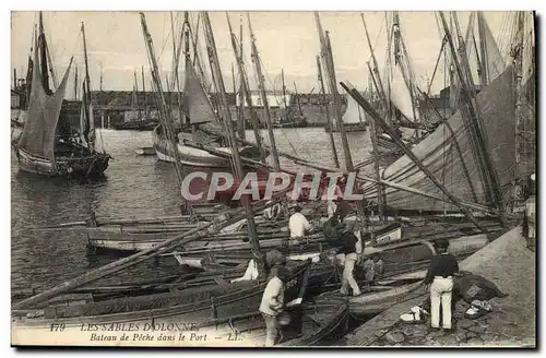 Cartes postales Bateau de peche Les Sables d&#39olonne Bateau de peche dans le port