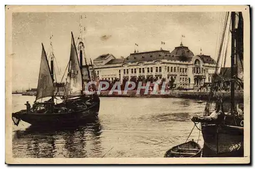 Ansichtskarte AK Bateau de peche Trouville La reine des plages Un coin du port et el casino