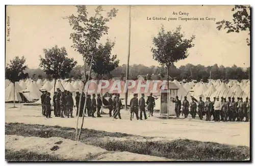 Cartes postales Militaria Au camp Le general passe l&#39inspection du camp