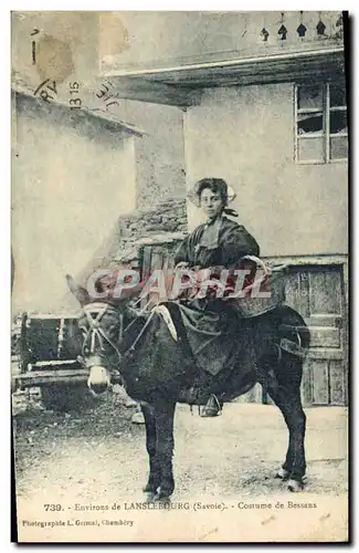 Ansichtskarte AK Folklore Environs de Lanslebourg Costume de Bessans Savoie Ane Mule