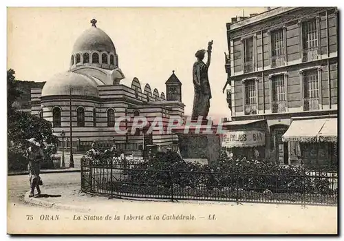 Ansichtskarte AK Statue de la Liberte Oran La statue de la liberte et la cathedrale