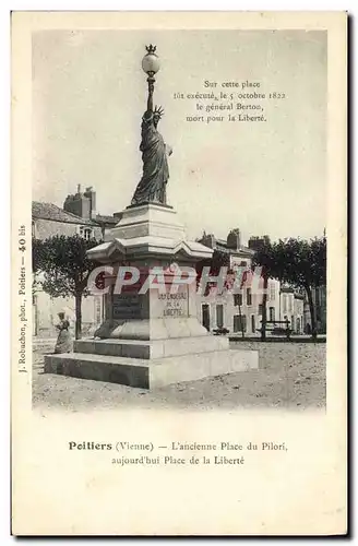 Ansichtskarte AK Statue de la Liberte Poitiers L&#39ancienne place du pilori aujourd&#39hui place de la liberte