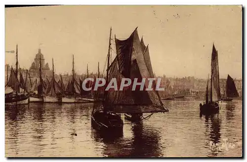 Cartes postales Bateau de peche La Rochelle vers la grosse horloge