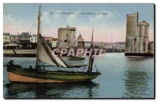 Cartes postales Bateau de peche La Rochelle L'avant port et les tours