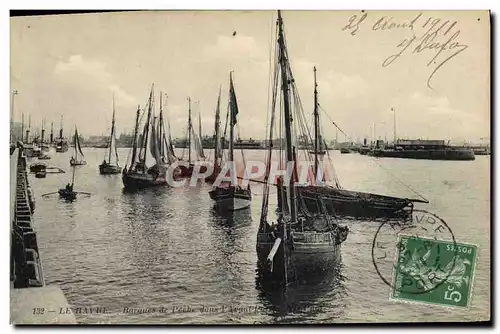 Ansichtskarte AK Bateau de peche Le Havre Barques de peche dans l&#39avant port