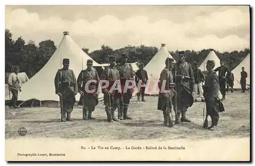 Cartes postales Militaria La vie au camp La garde Releve de la sentinelle