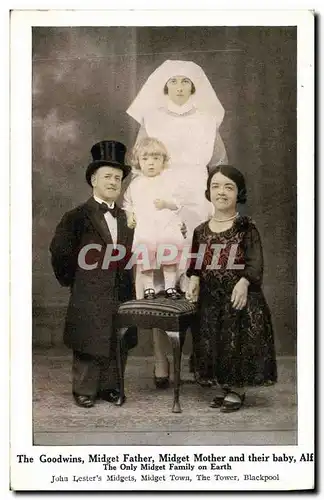 Cartes postales Nains The Goodwins Midget Father Mother and their baby Blacpool