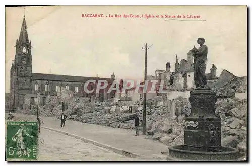 Ansichtskarte AK Baccarat La rue des ponts l&#39eglise et la Statue de la liberte Militaria