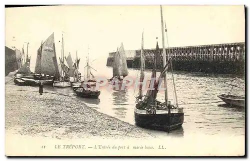 Ansichtskarte AK Bateau de Peche Le Treport L&#39entree du port a maree basse