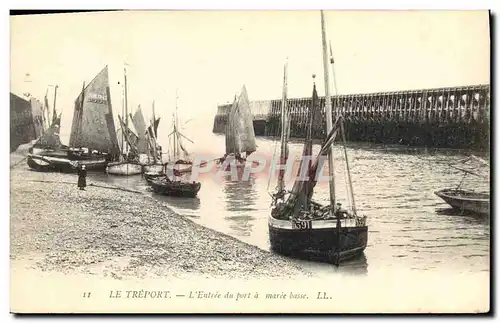 Cartes postales Bateau de Peche Le Treport L&#39entree du port a maree basse