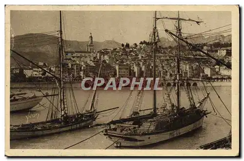 Cartes postales Bateau de Peche Menton Le port et la vieille ville