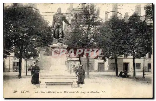 Cartes postales Fantaisie Militaria Lyon La place Sathonay et le monument du sergent Blandan