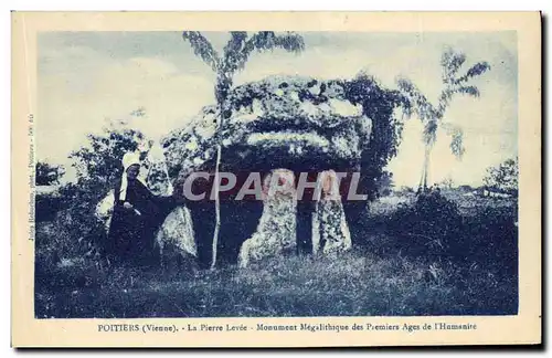 Cartes postales Dolmen Menhir Poitiers La pierre levee
