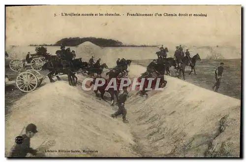 Ansichtskarte AK Fantaisie Militaria L&#39artillerie montee et les obstacles Franchissement d&#39un chemin etroit