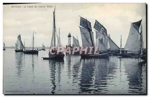 Ansichtskarte AK Bateau Peche Royan A l&#39abri du Vieux Mole