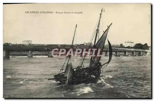 Ansichtskarte AK Bateau Peche Sables d&#39Olonne Barque fuyant la tempete