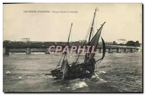 Cartes postales Bateau Peche Sables d&#39Olonne Barque fuyant la tempete