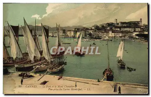 Ansichtskarte AK Bateau Peche CAnnes le port et le Mont Chevalier Vue prise du Casino Municipal