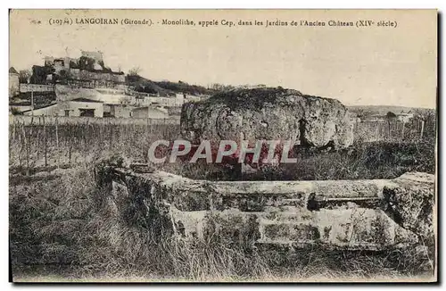 Ansichtskarte AK Menhir Dolmen Langoiran Monolithe appele Cep dans les jardins de l&#39ancien chateau