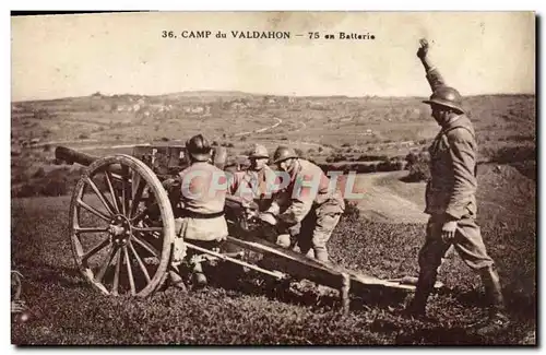 Ansichtskarte AK Militaria Camp de Valdahon 75 en batterie