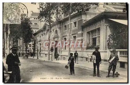 Ansichtskarte AK Vichy Rue du casino Vendeur Cartes Postales TOP