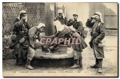 Cartes postales Militaria Infanterie a la fontaine