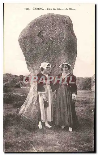 Ansichtskarte AK Dolmen Menhir Carnac L&#39un des geants du Menec Folklore