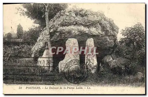 Cartes postales Dolmen Menhir Poitiers Le dolmen de la pierre levee