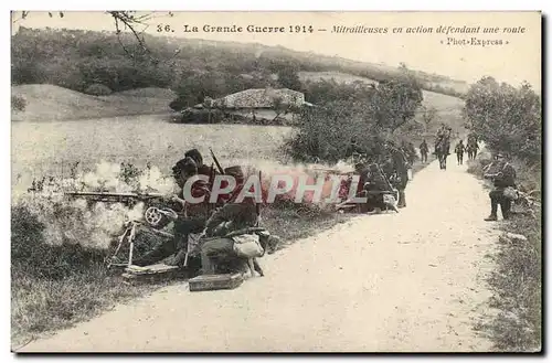 Cartes postales Militaria Mitrailleuses en action defendant une route