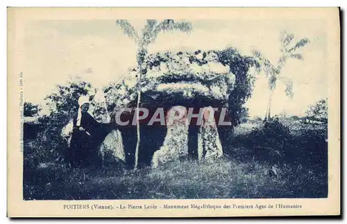 Cartes postales Dolmen Menhir Poitiers La pierre levee