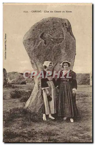 Ansichtskarte AK Dolmen Menhir Carnac L&#39un des geants de Menec Folklore