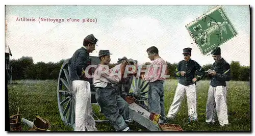 Cartes postales Militaria Artillerie Nettoyage d&#39une piece Canon