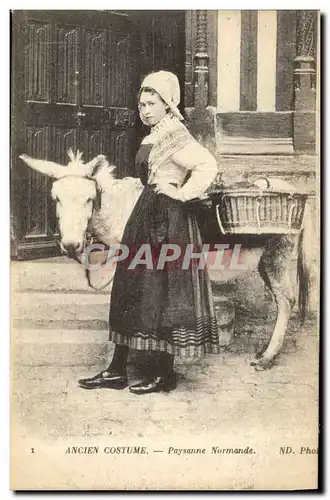 Cartes postales Folklore Ancien costume Paysanne Normande Ane Mule