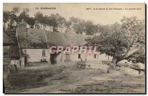 Cartes postales Folklore Normandie A la ferme et aux champs La grande cour