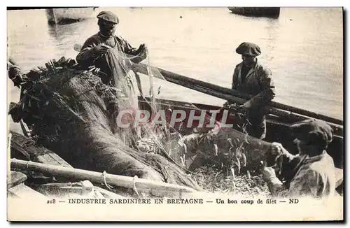 Ansichtskarte AK Poisson Poissons Industrie sardiniere de Bretagne Un bon coup de filet Peche