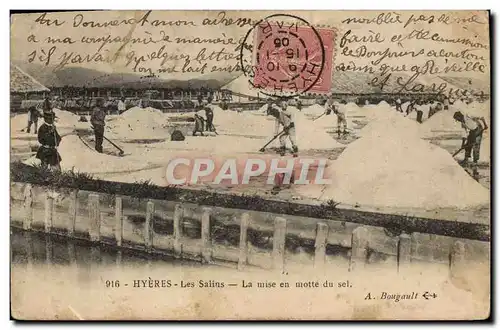 Cartes postales Folklore Marais salants Hyeres les Salins La mise en motte de sel