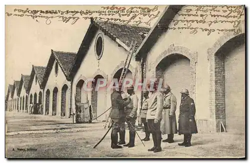 Cartes postales Medaille Camp de Mailly Remise de decorations devant les grands docks