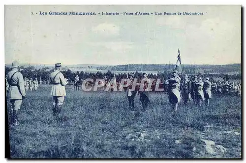 Ansichtskarte AK Medaille Les grandes manoeuvres Infanterie Prise d&#39armes Une remise de decorations Militaria