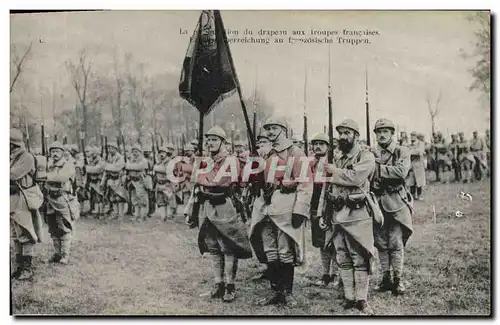 Ansichtskarte AK Medaille Presentation du drapeau aux troupes francaises Militaria